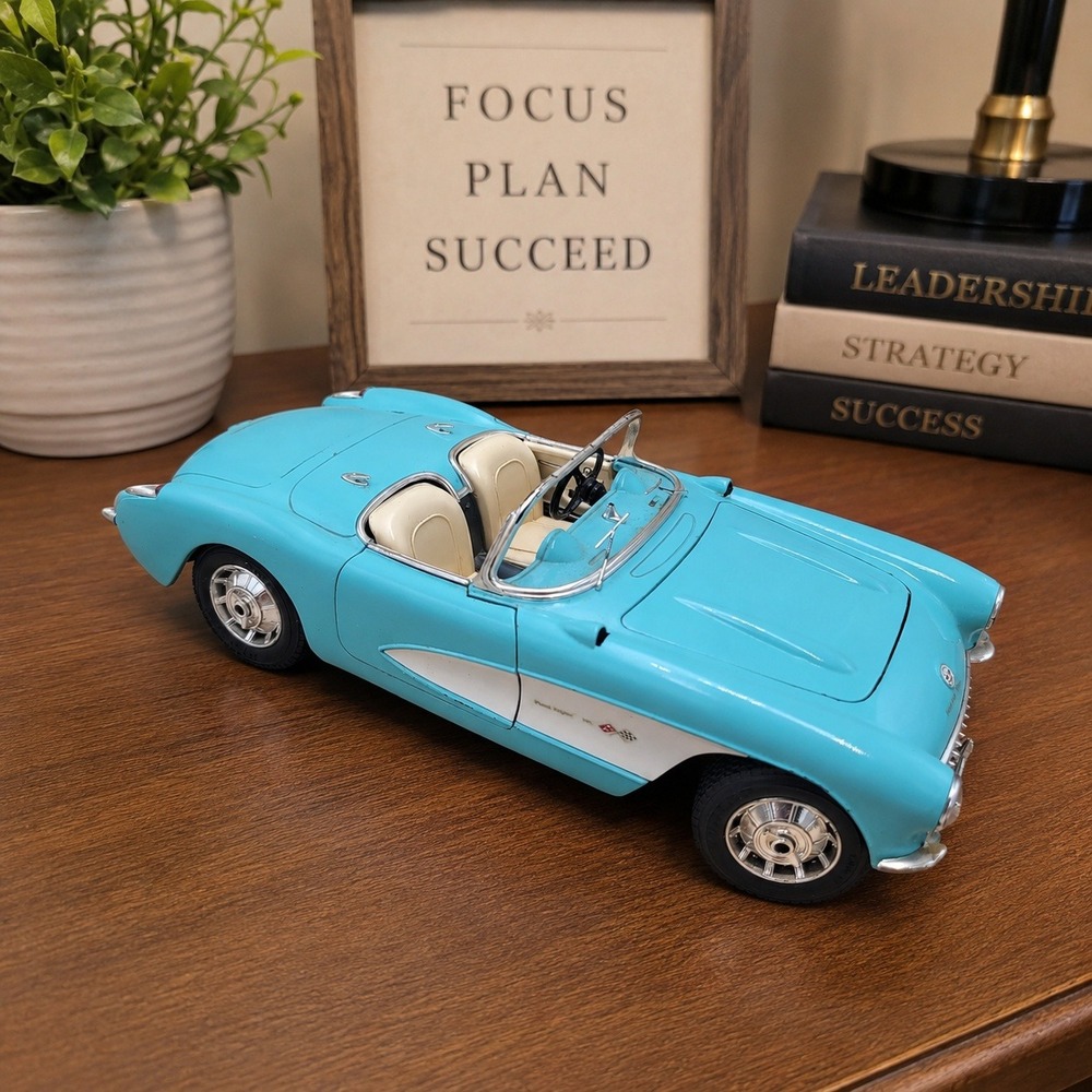 Bburago 1957 Chevrolet Corvette 1/18 Diecast Model Car Blue Made in Italy - Picture 2 of 12
